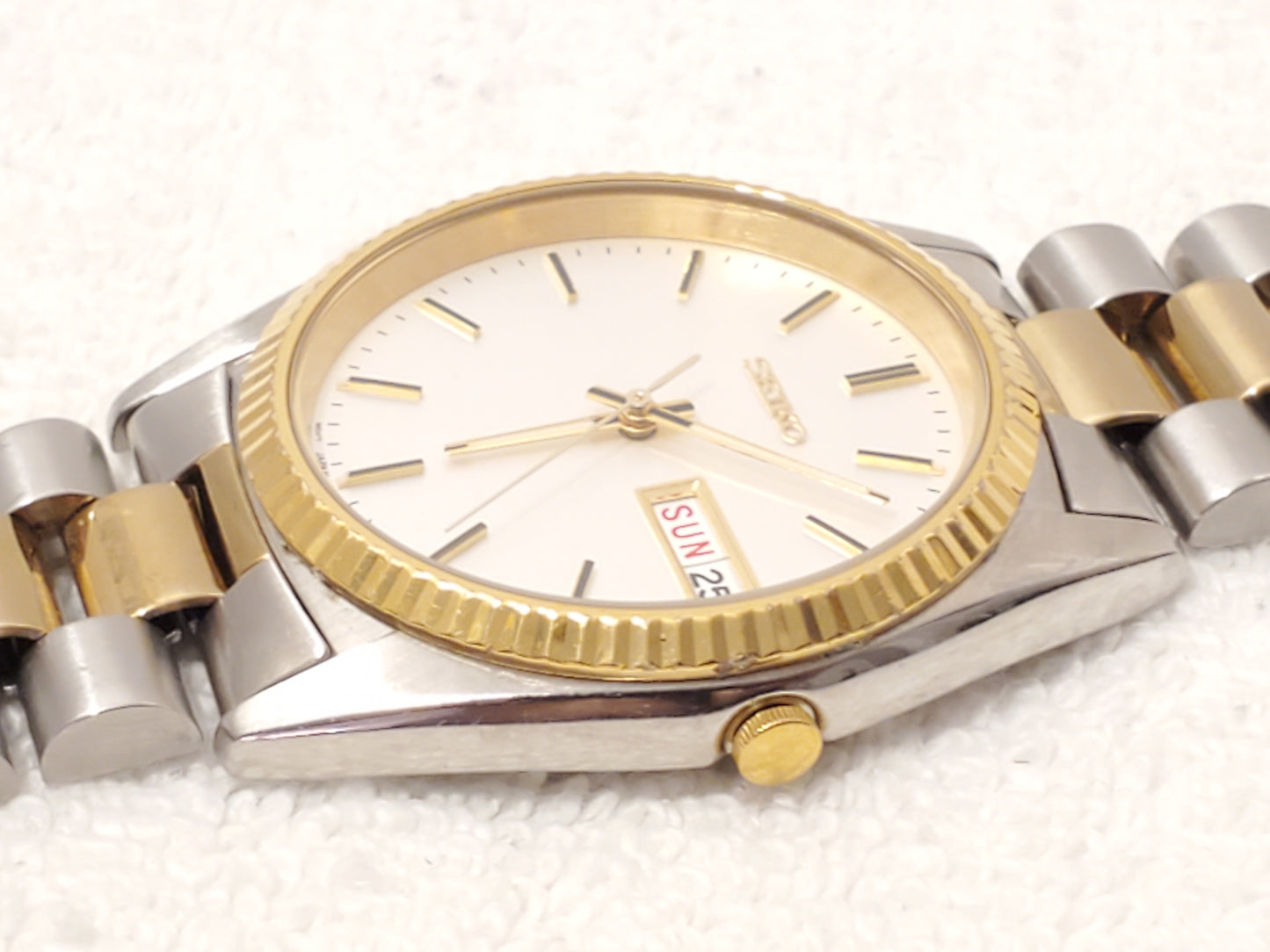 Vintage Seiko Gold Tone Men Presidential Quartz Watch Day Date One Jewel S Steel
