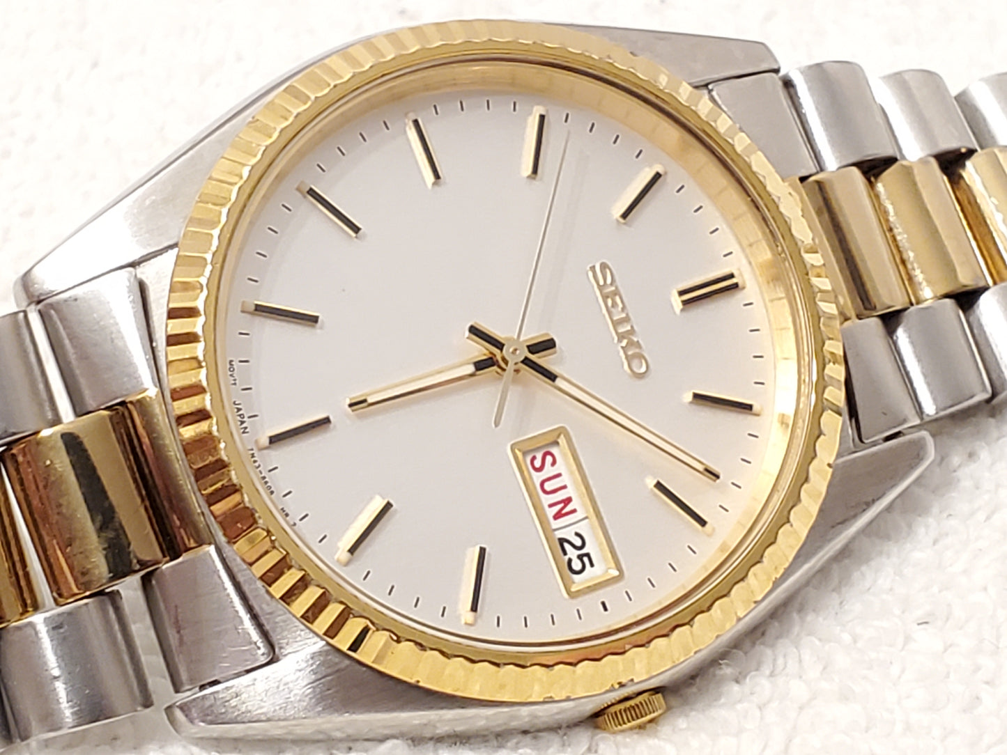 Vintage Seiko Gold Tone Men Presidential Quartz Watch Day Date One Jewel S Steel