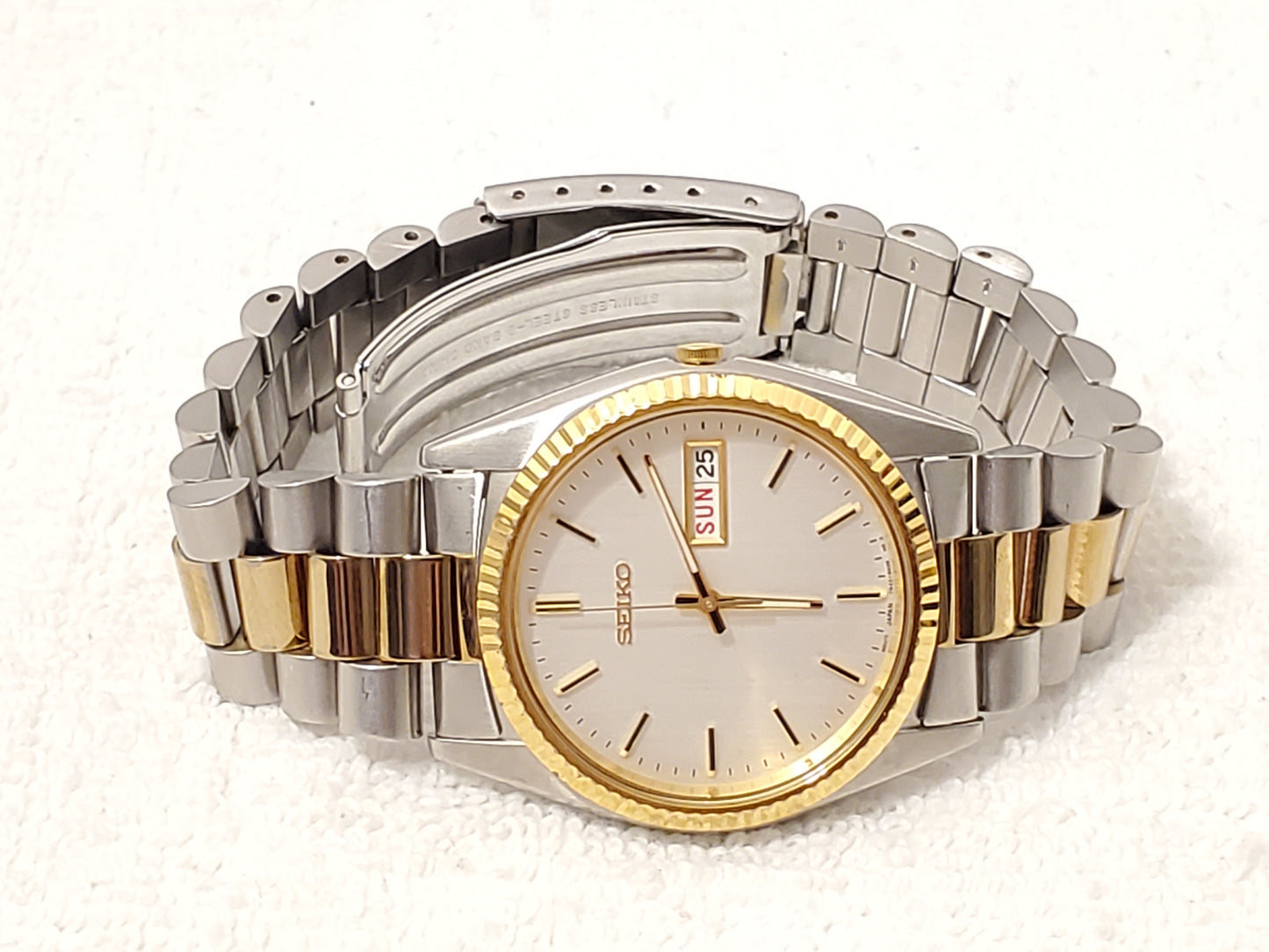 Vintage Seiko Gold Tone Men Presidential Quartz Watch Day Date One Jewel S Steel