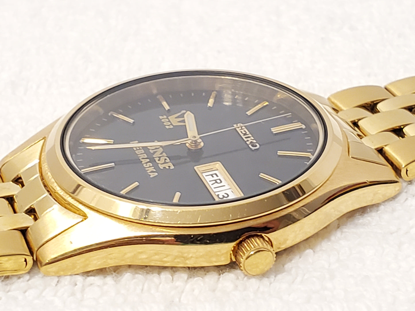Vintage Seiko Mens Black Dial Gold Tone Day Date Watch One Jewel Stainless Steel