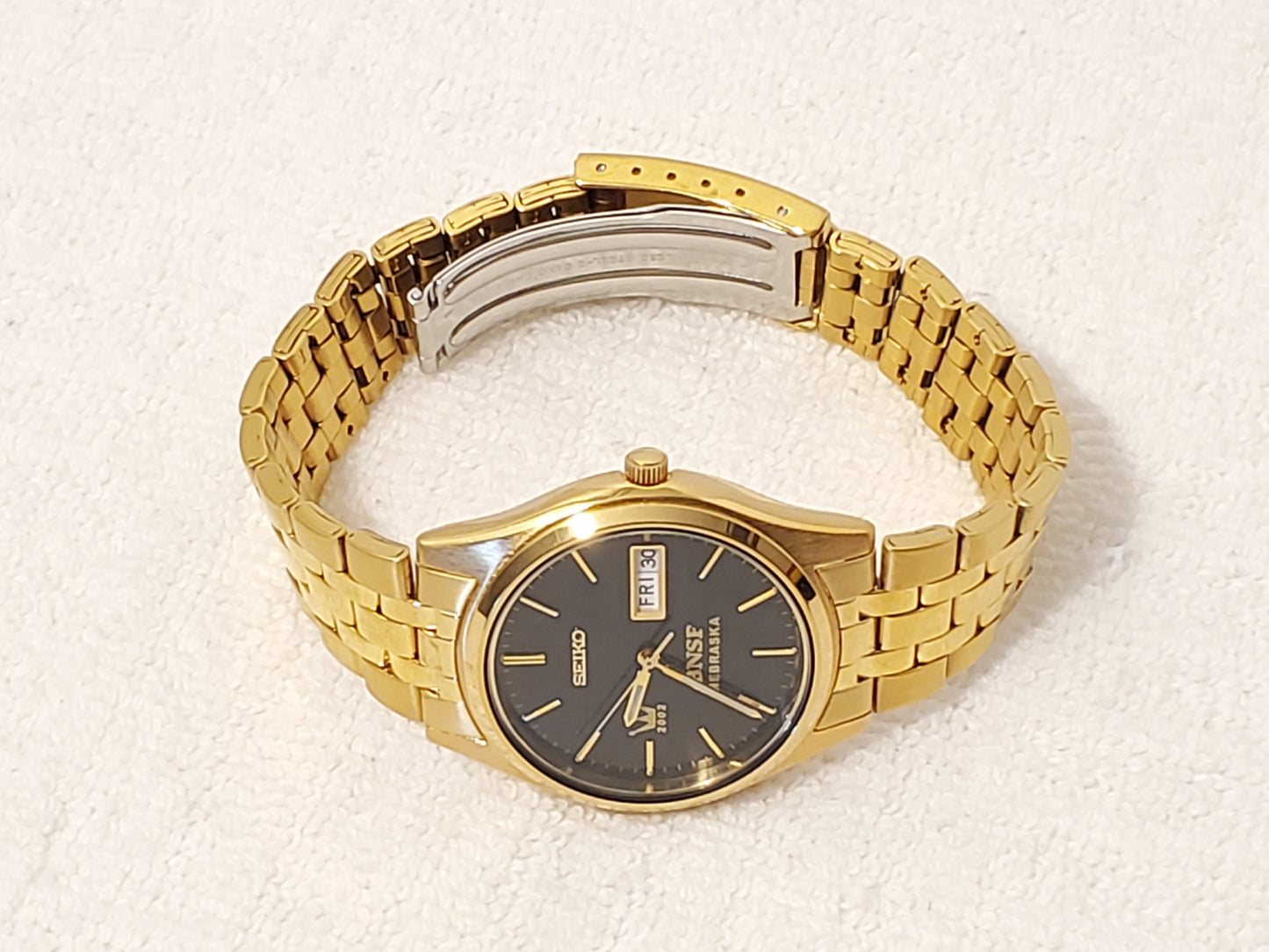 Vintage Seiko Mens Black Dial Gold Tone Day Date Watch One Jewel Stainless Steel
