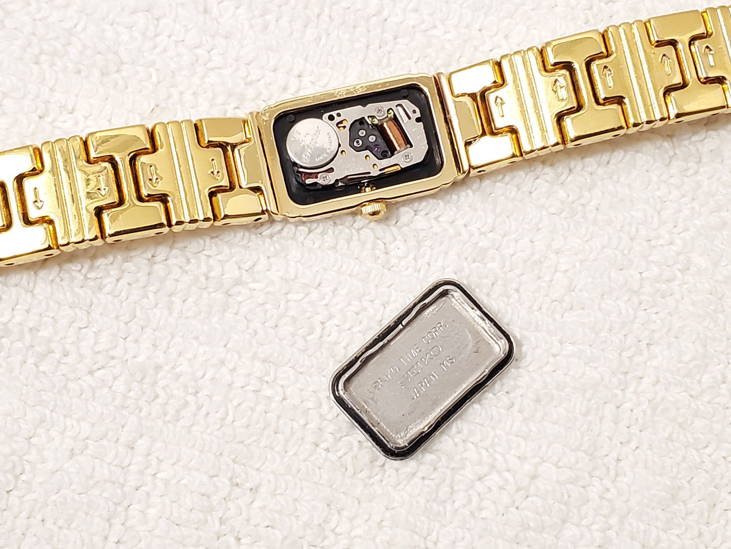 Vintage Seiko Women's Gold Tone Quartz Tank Watch One Jewel Base Metal S Steel