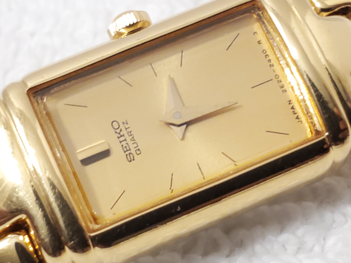 Vintage Seiko Women's Gold Tone Quartz Tank Watch One Jewel Base Metal S Steel