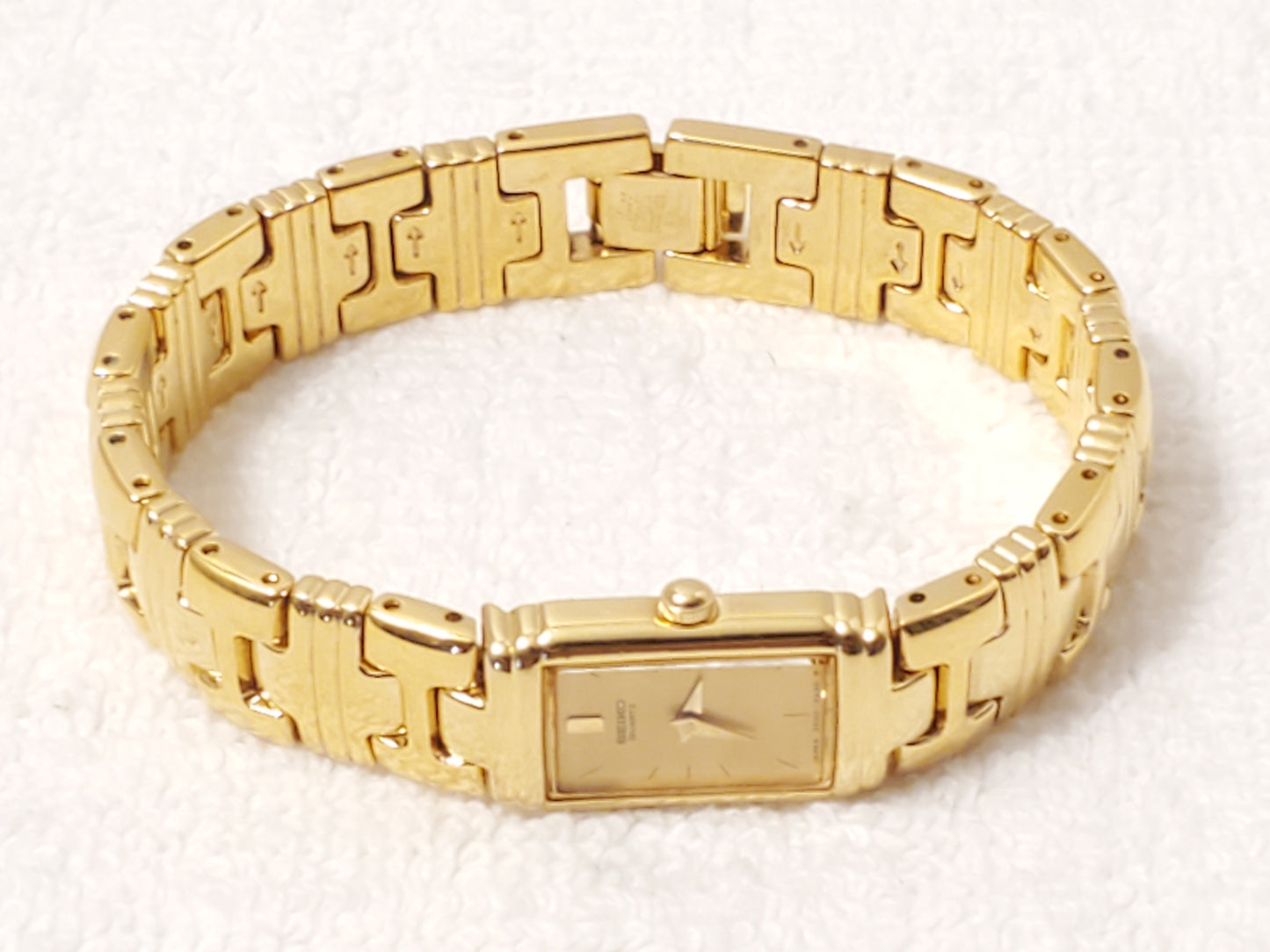 Vintage Seiko Women's Gold Tone Quartz Tank Watch One Jewel Base Metal S Steel