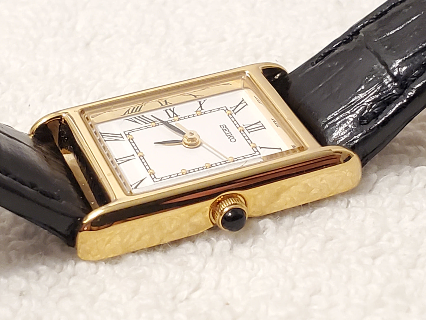 Vintage Seiko Womens Tank Gold Tone Watch White Dial Roman Numerals Leather Band