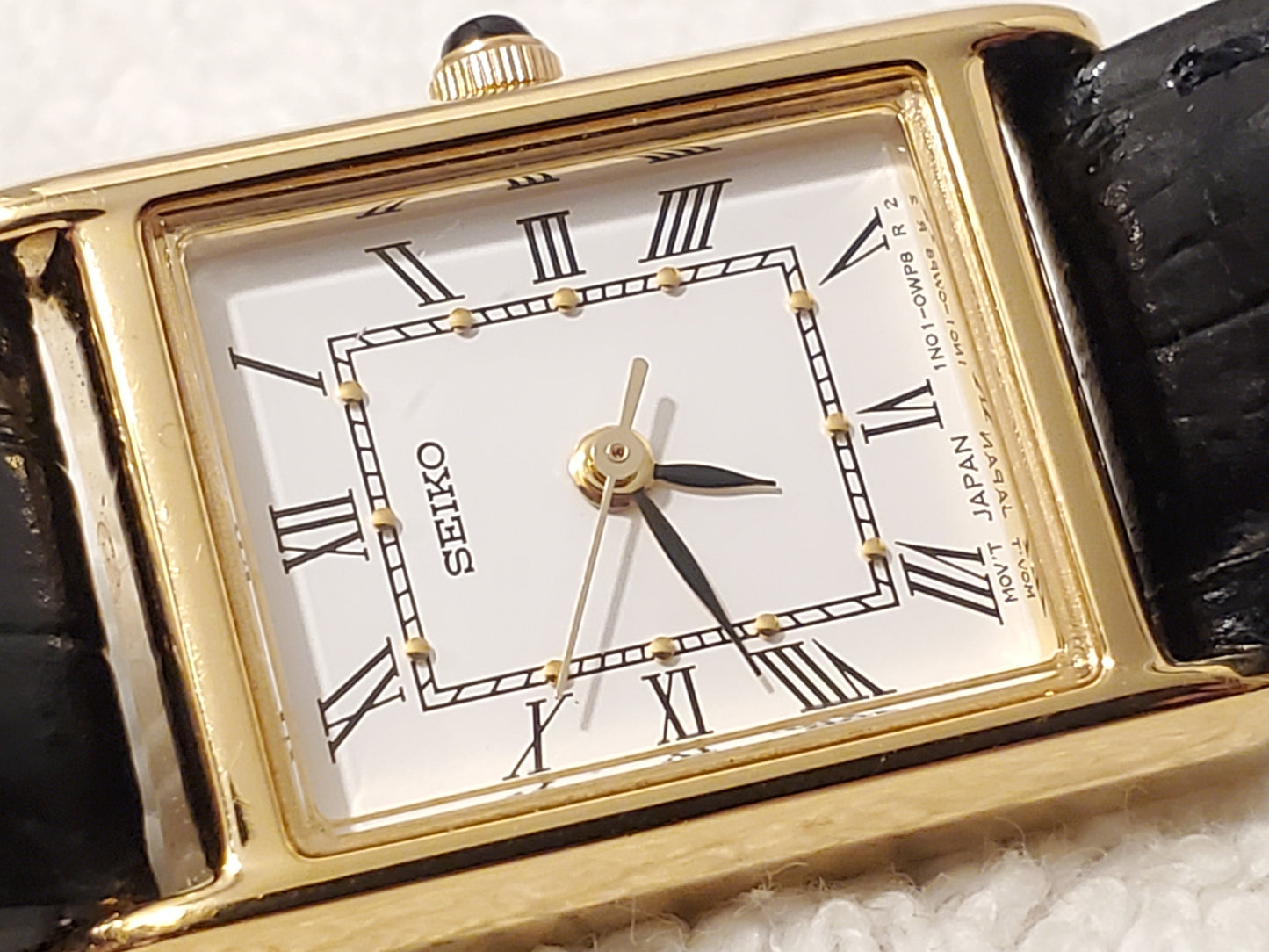Vintage Seiko Womens Tank Gold Tone Watch White Dial Roman Numerals Leather Band