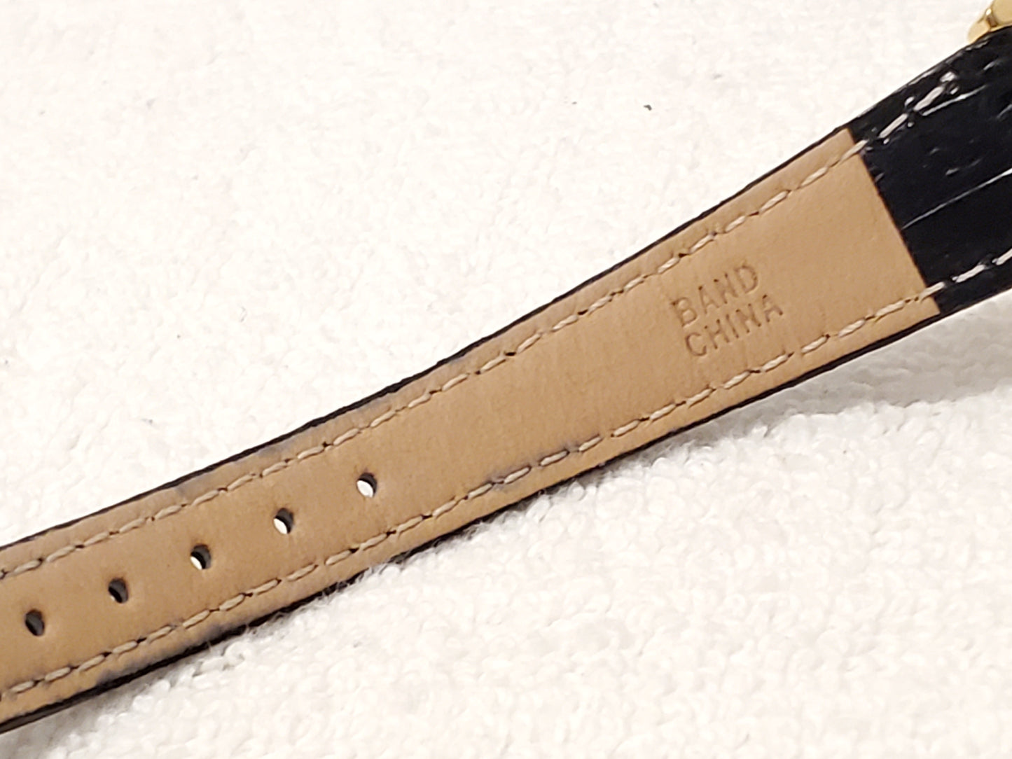 Vintage Seiko Womens Tank Gold Tone Watch White Dial Roman Numerals Leather Band