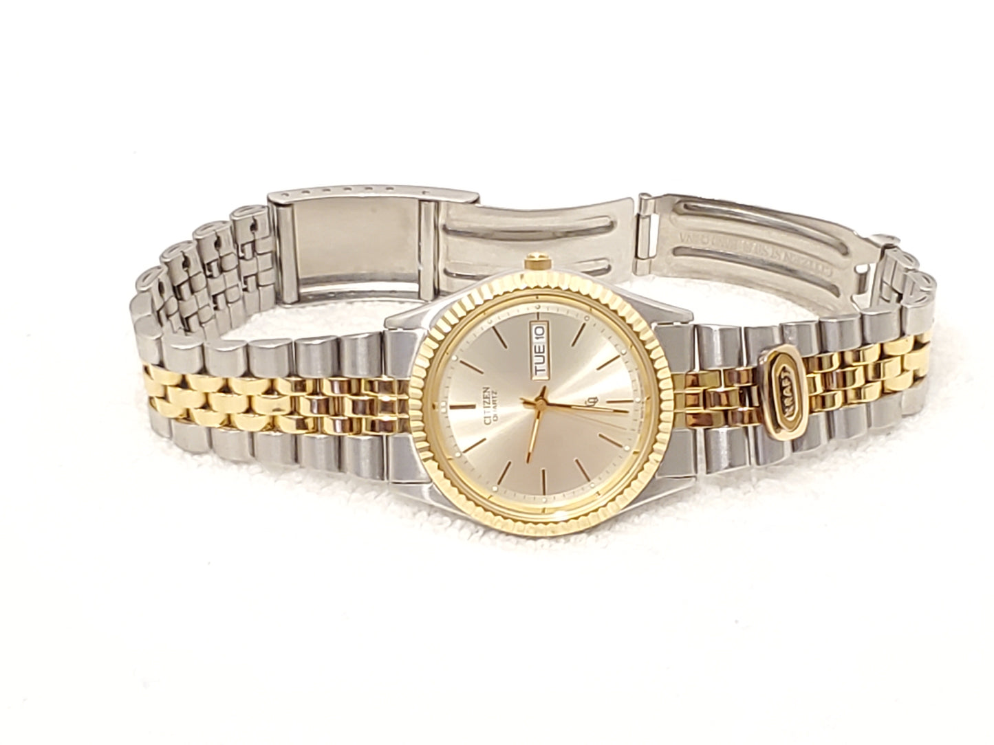 Vintage Citizen Presidental Mens Day Date Quartz Watch Gold Tone Stainless Steel