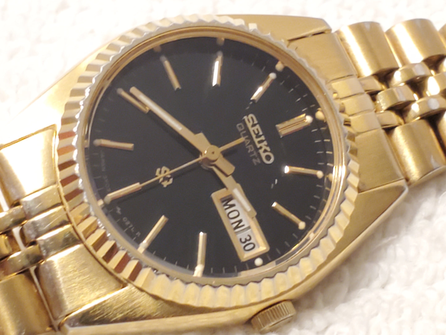 Vintage Seiko SQ Women's Black Dial Gold Tone Day Date Quartz Watch One Jewel