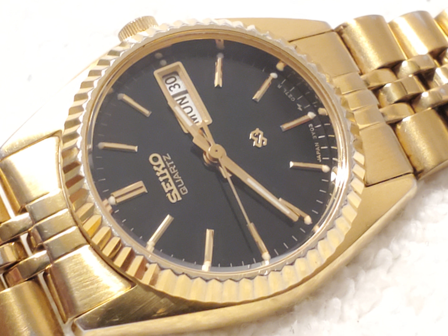 Vintage Seiko SQ Women's Black Dial Gold Tone Day Date Quartz Watch One Jewel