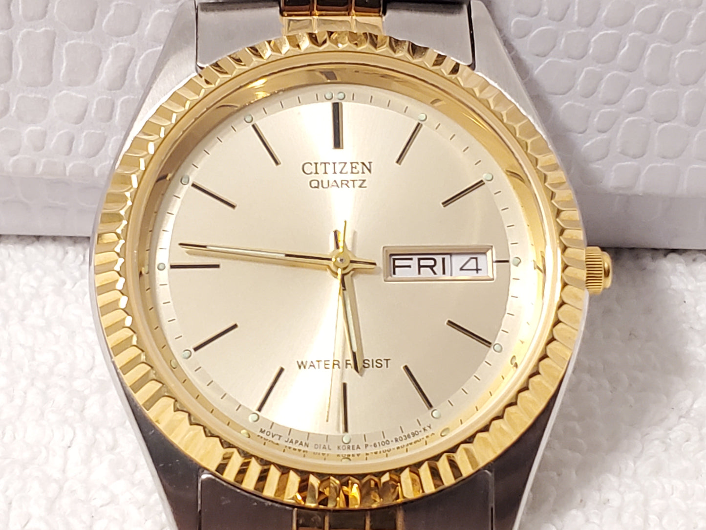 Vintage Citizen Presidental Mens Day Date Quartz Watch Gold Tone Stainless Steel
