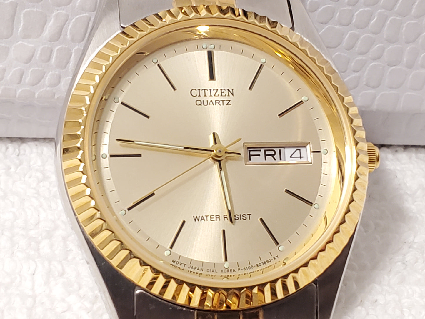 Vintage Citizen Presidental Mens Day Date Quartz Watch Gold Tone Stainless Steel