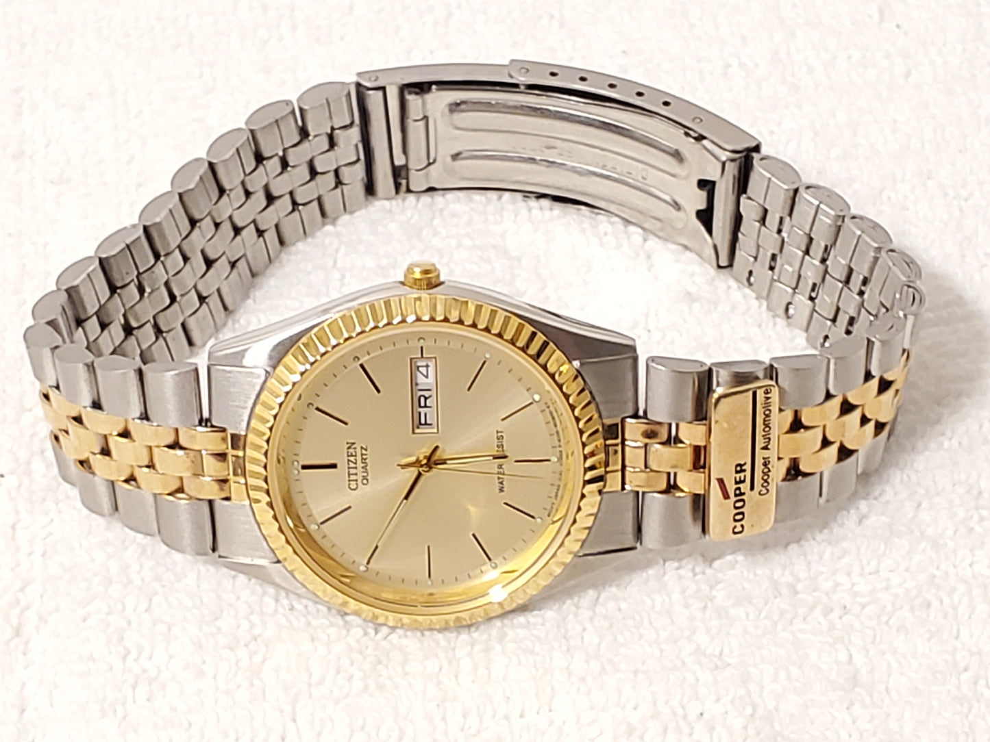 Vintage Citizen Presidental Mens Day Date Quartz Watch Gold Tone Stainless Steel