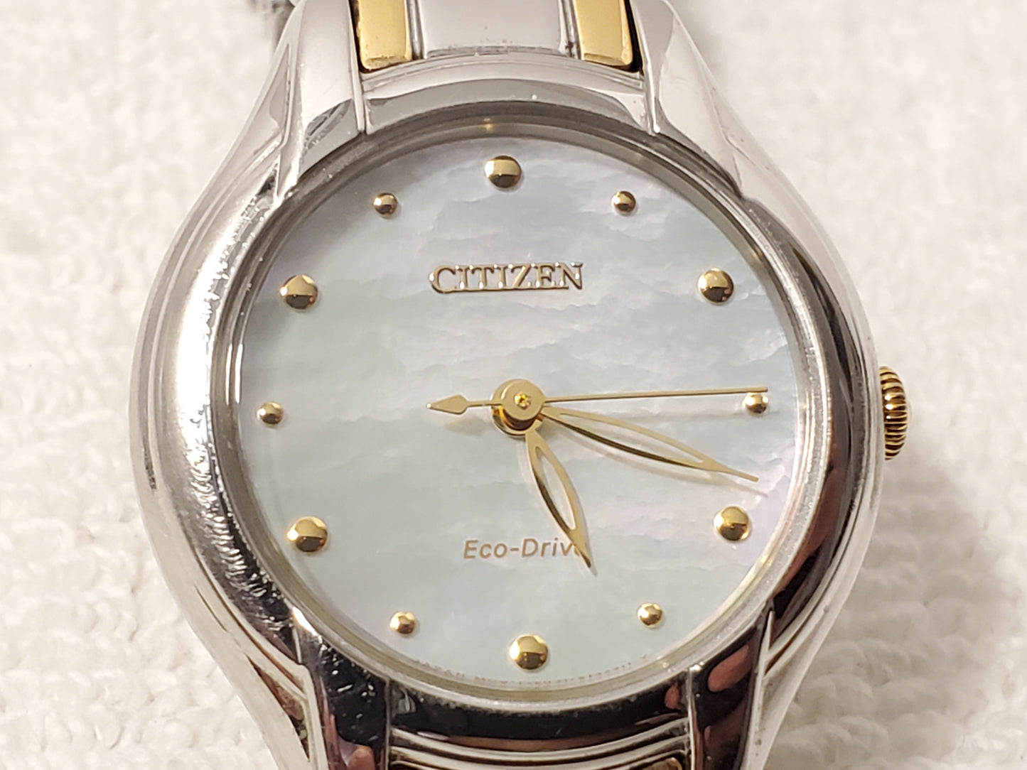 Vintage Citizen Eco Drive Women's Mother Pearl Dial Gold Tone St Steel Watch