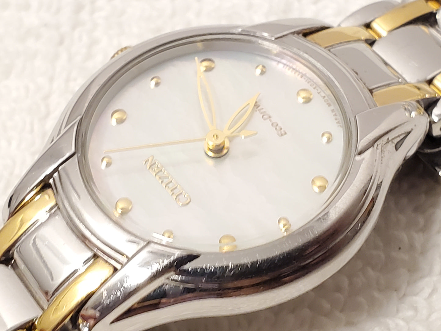 Vintage Citizen Eco Drive Women's Mother Pearl Dial Gold Tone St Steel Watch