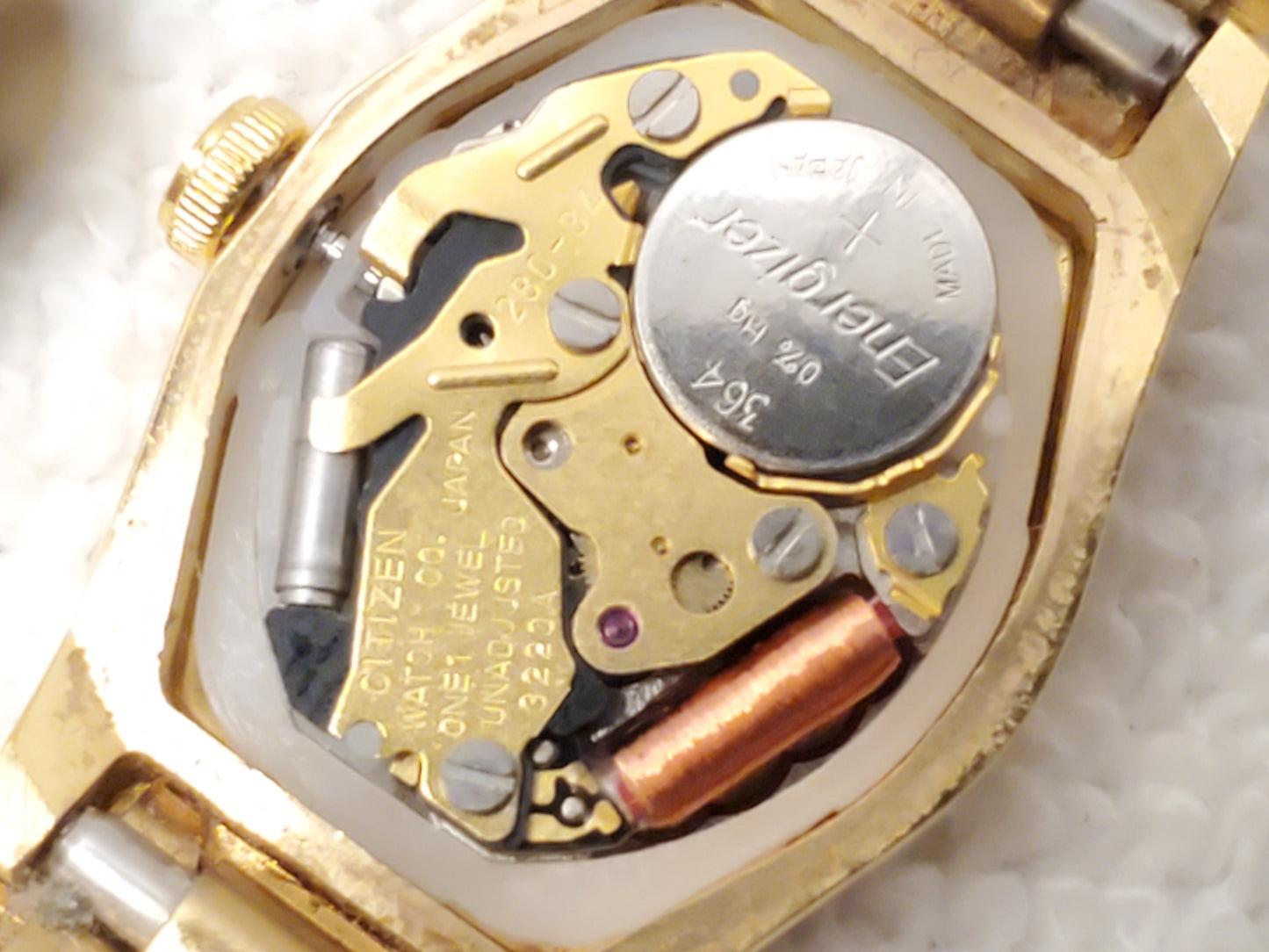 Vintage Citizen Women's Gold Plated Quartz Watch 1 Jewel Base Metal Safety Chain