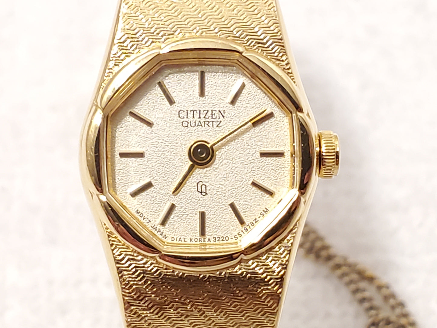 Vintage Citizen Women's Gold Plated Quartz Watch 1 Jewel Base Metal Safety Chain