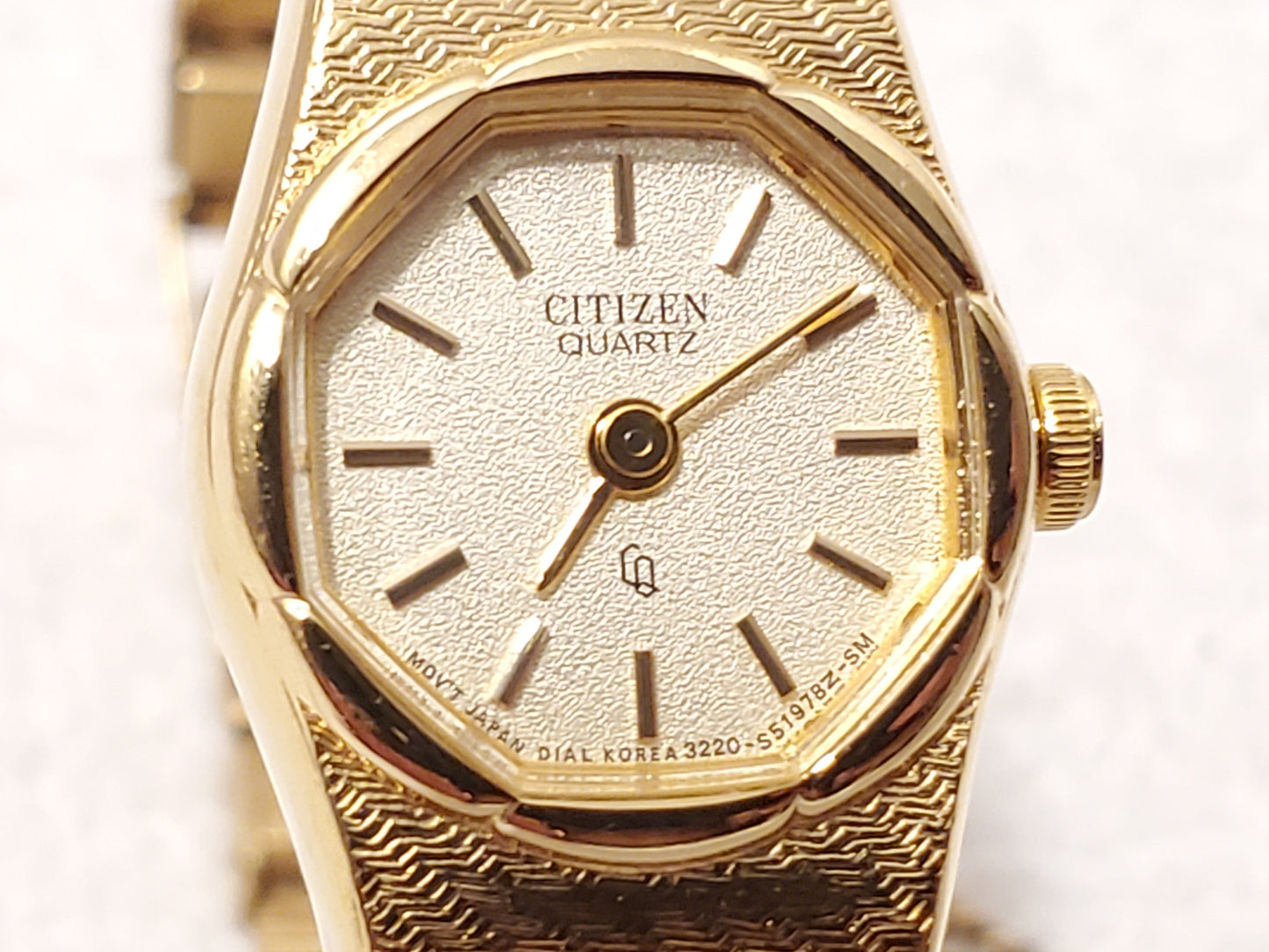 Vintage Citizen Women's Gold Plated Quartz Watch 1 Jewel Base Metal Safety Chain