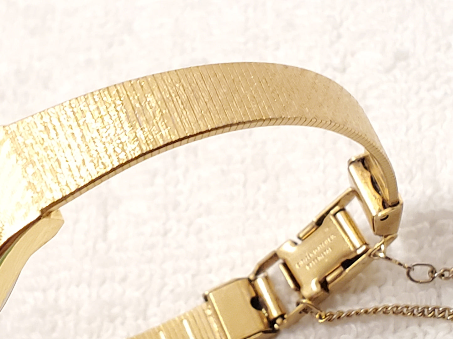 Vintage Citizen Women's Gold Plated Quartz Watch 1 Jewel Base Metal Safety Chain