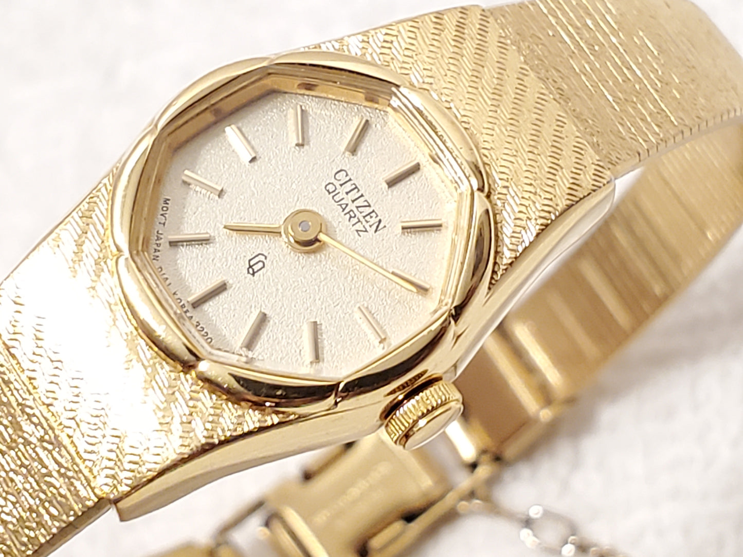 Vintage Citizen Women's Gold Plated Quartz Watch 1 Jewel Base Metal Safety Chain
