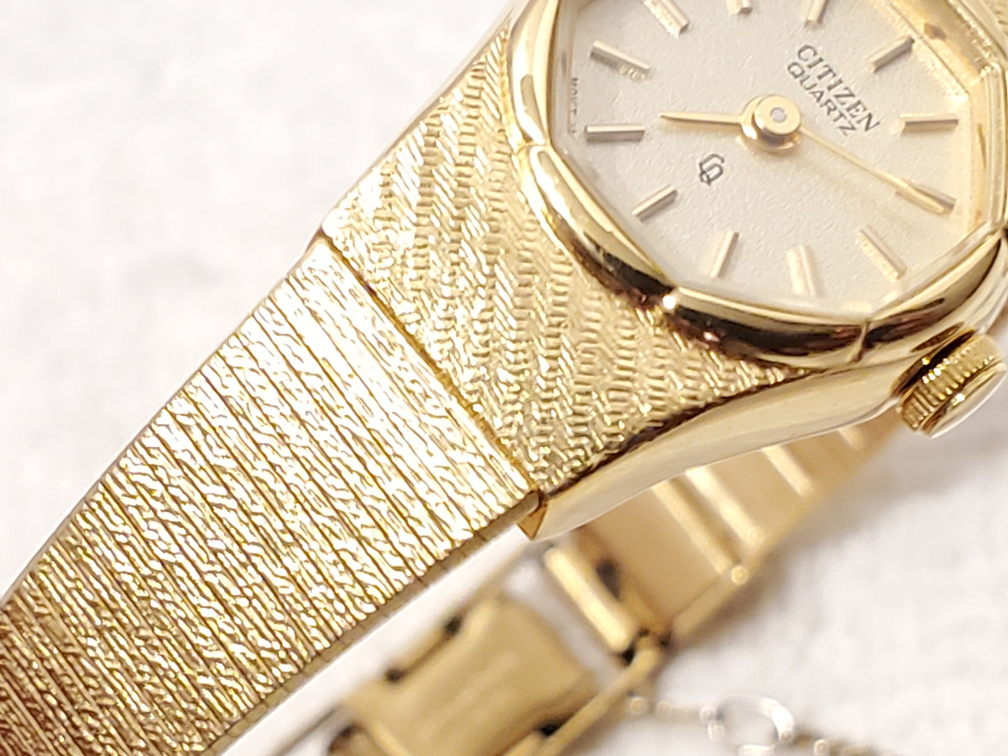 Vintage Citizen Women's Gold Plated Quartz Watch 1 Jewel Base Metal Safety Chain