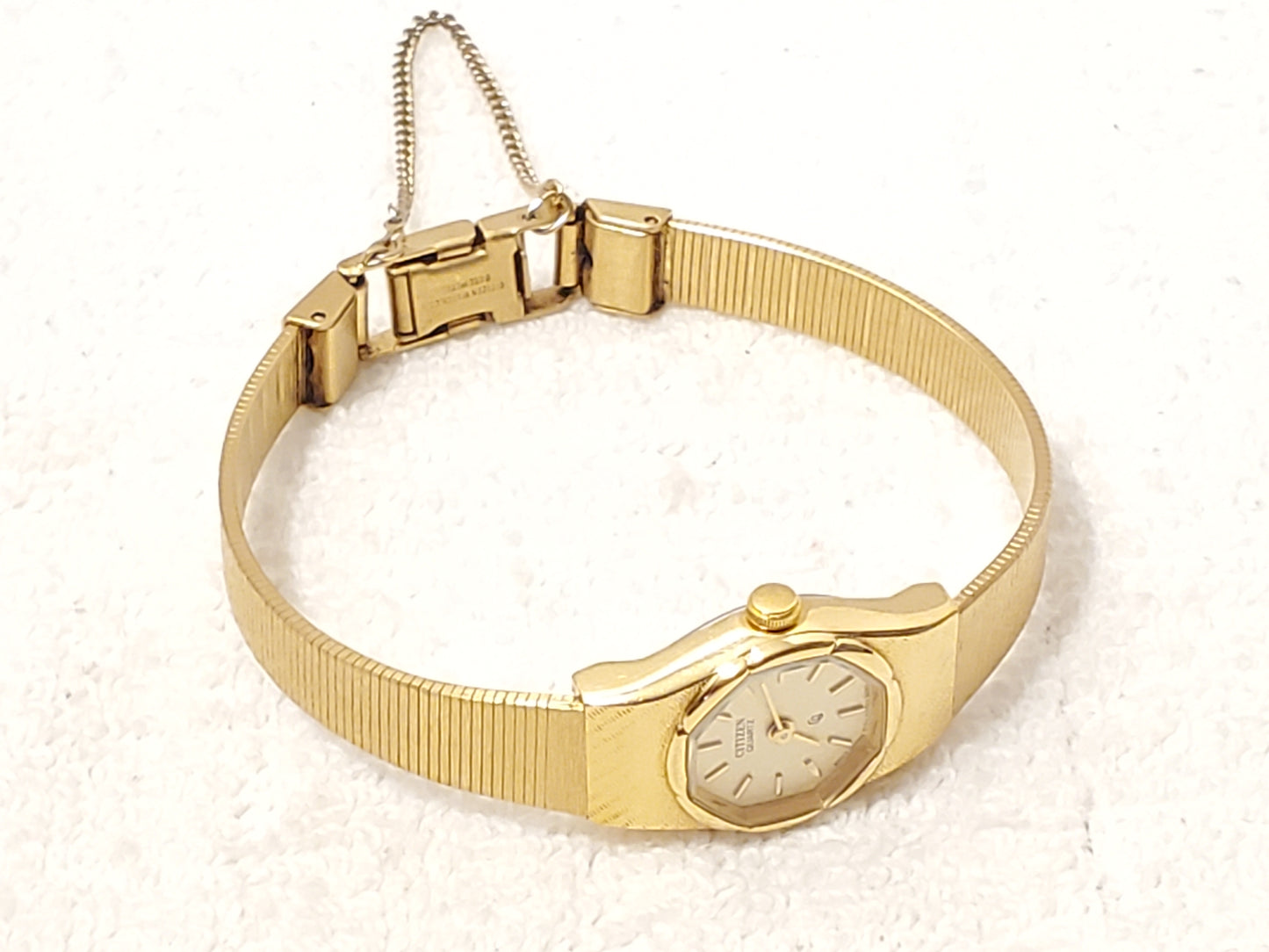 Vintage Citizen Women's Gold Plated Quartz Watch 1 Jewel Base Metal Safety Chain