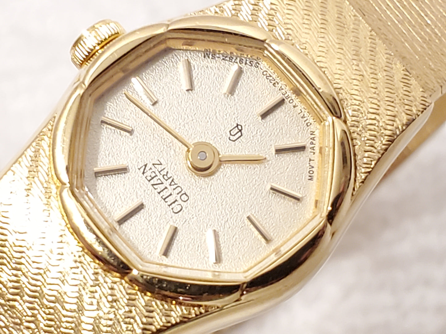 Vintage Citizen Women's Gold Plated Quartz Watch 1 Jewel Base Metal Safety Chain