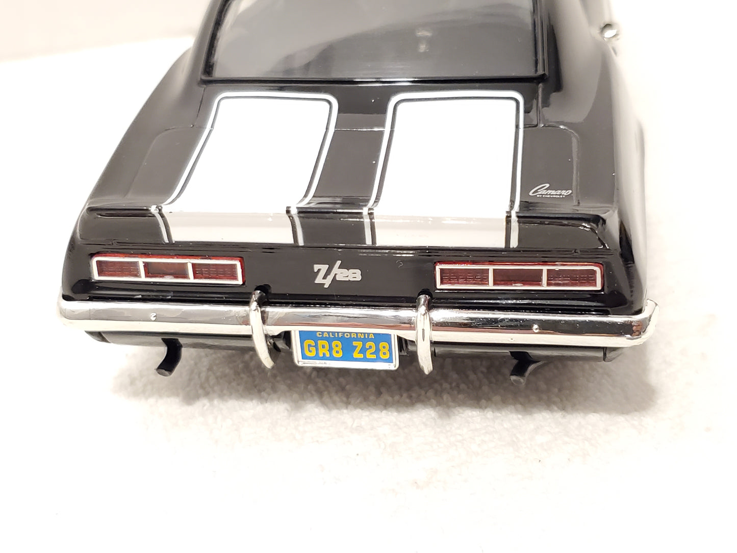 1969 Camaro Z/28 ERTL American Muscle 1:18 Scale Diecast Black White Car 302