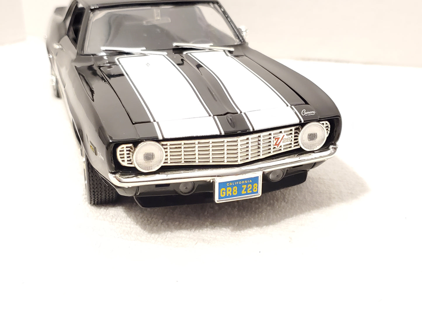 1969 Camaro Z/28 ERTL American Muscle 1:18 Scale Diecast Black White Car 302