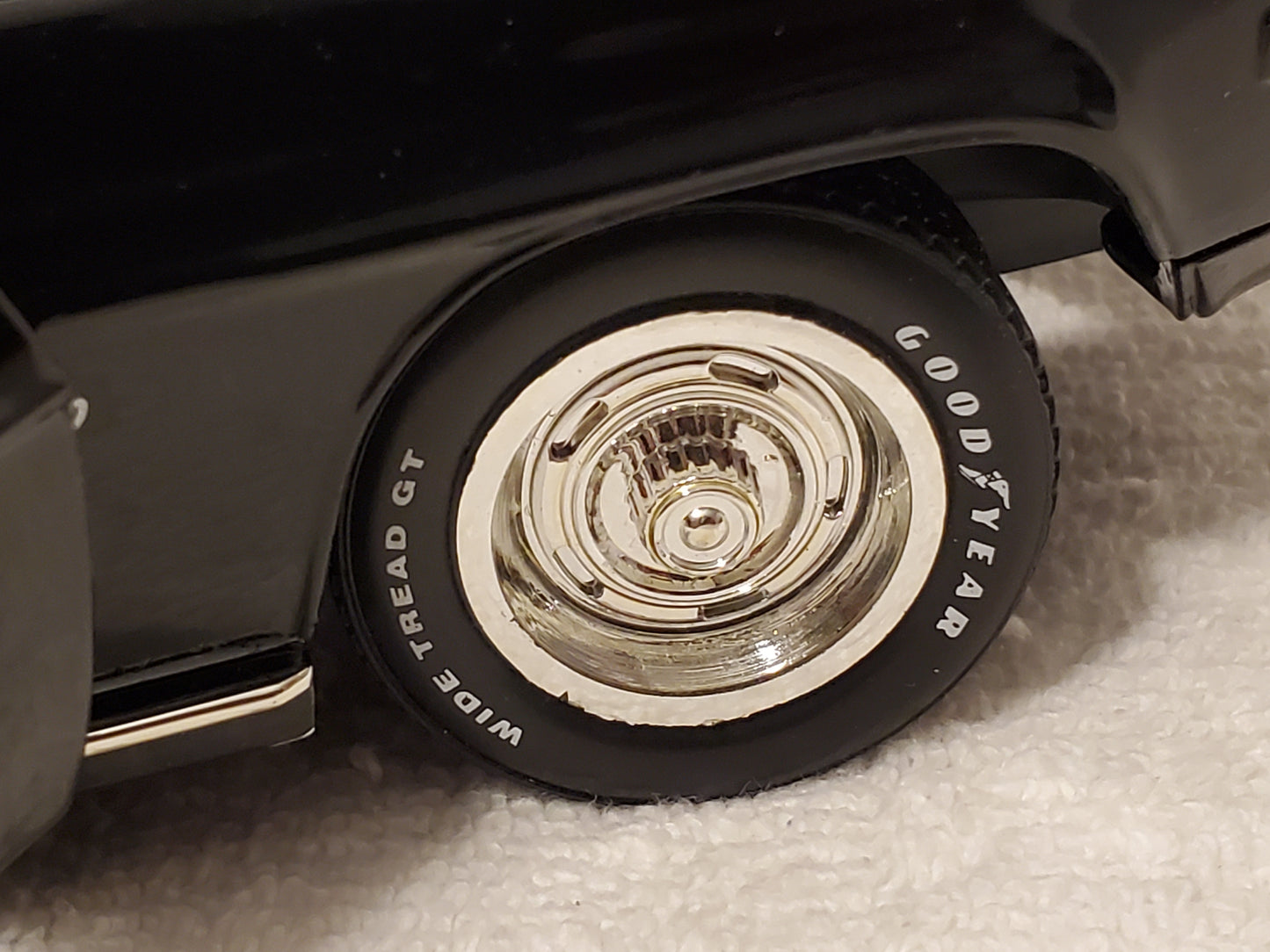 1969 Camaro Z/28 ERTL American Muscle 1:18 Scale Diecast Black White Car 302