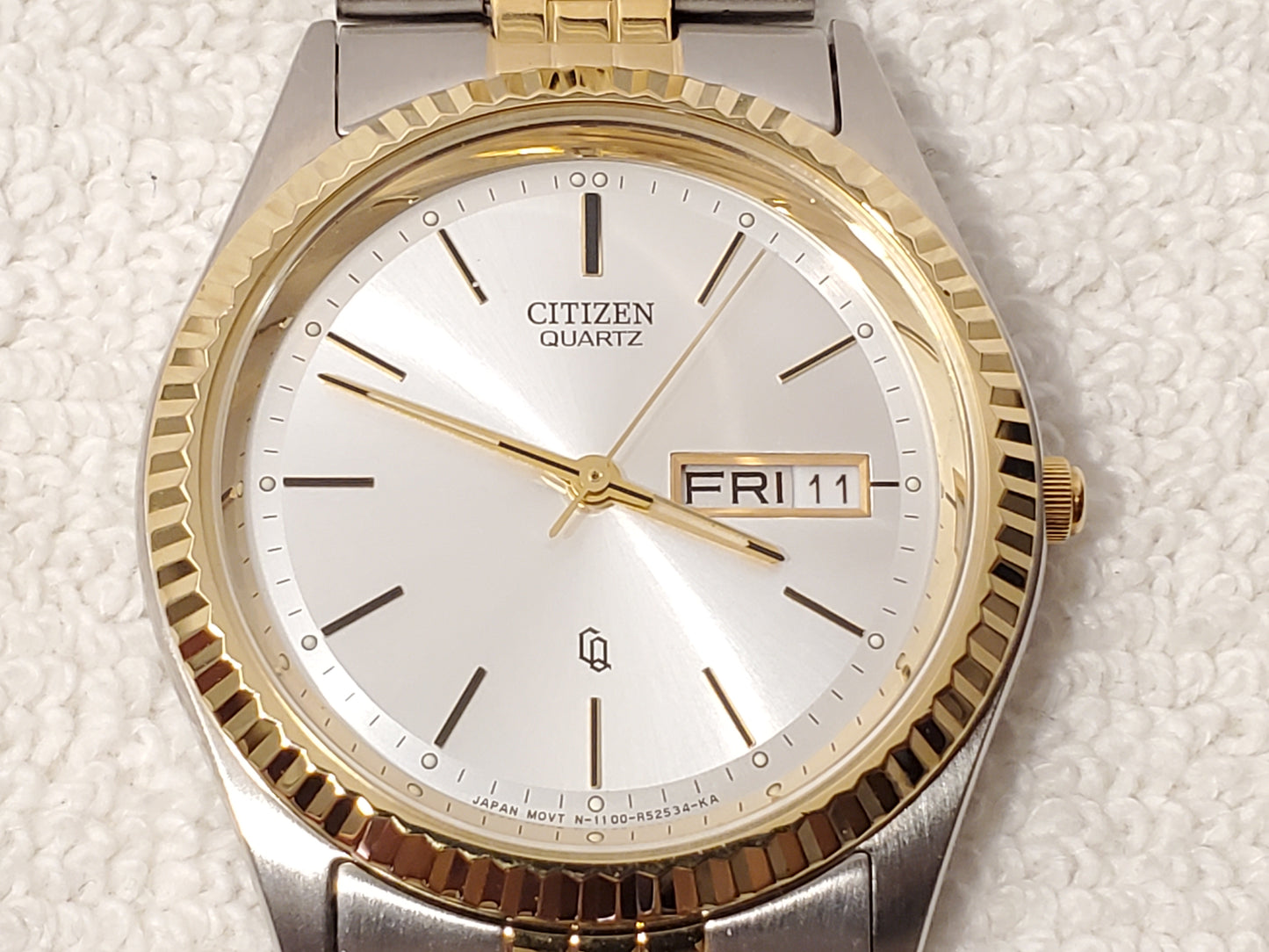 Vintage Citizen CQ Men Day Date Presidential Watch Gold Tone S Steel Silver Dial