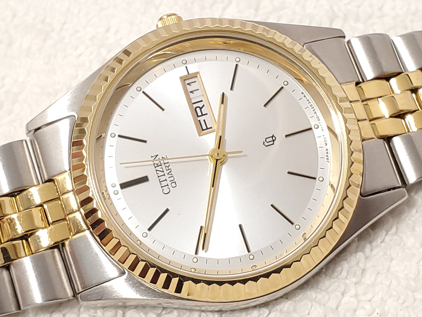 Vintage Citizen CQ Men Day Date Presidential Watch Gold Tone S Steel Silver Dial