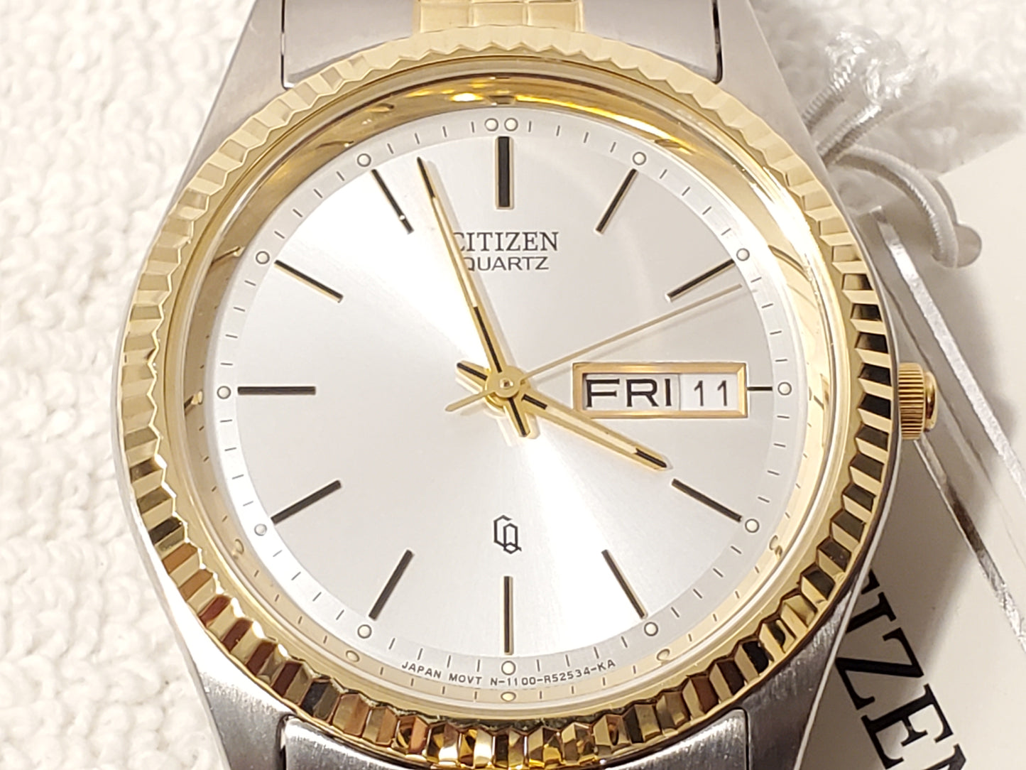 Vintage Citizen CQ Men Day Date Presidential Watch Gold Tone S Steel Silver Dial