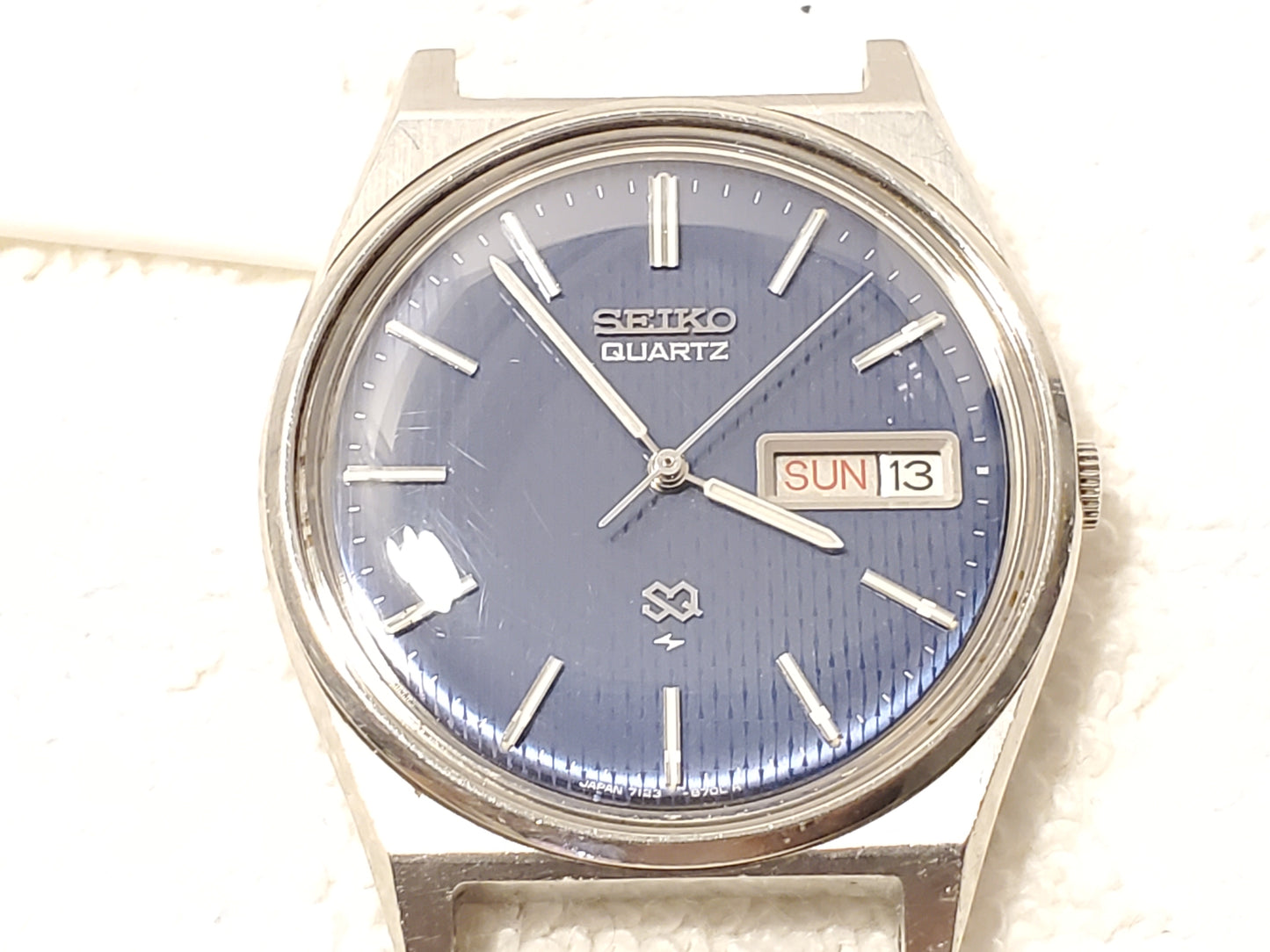 Vintage Seiko SQ Mens Blue Dial Day Date Quartz Watch Two Jewels Stainless Steel