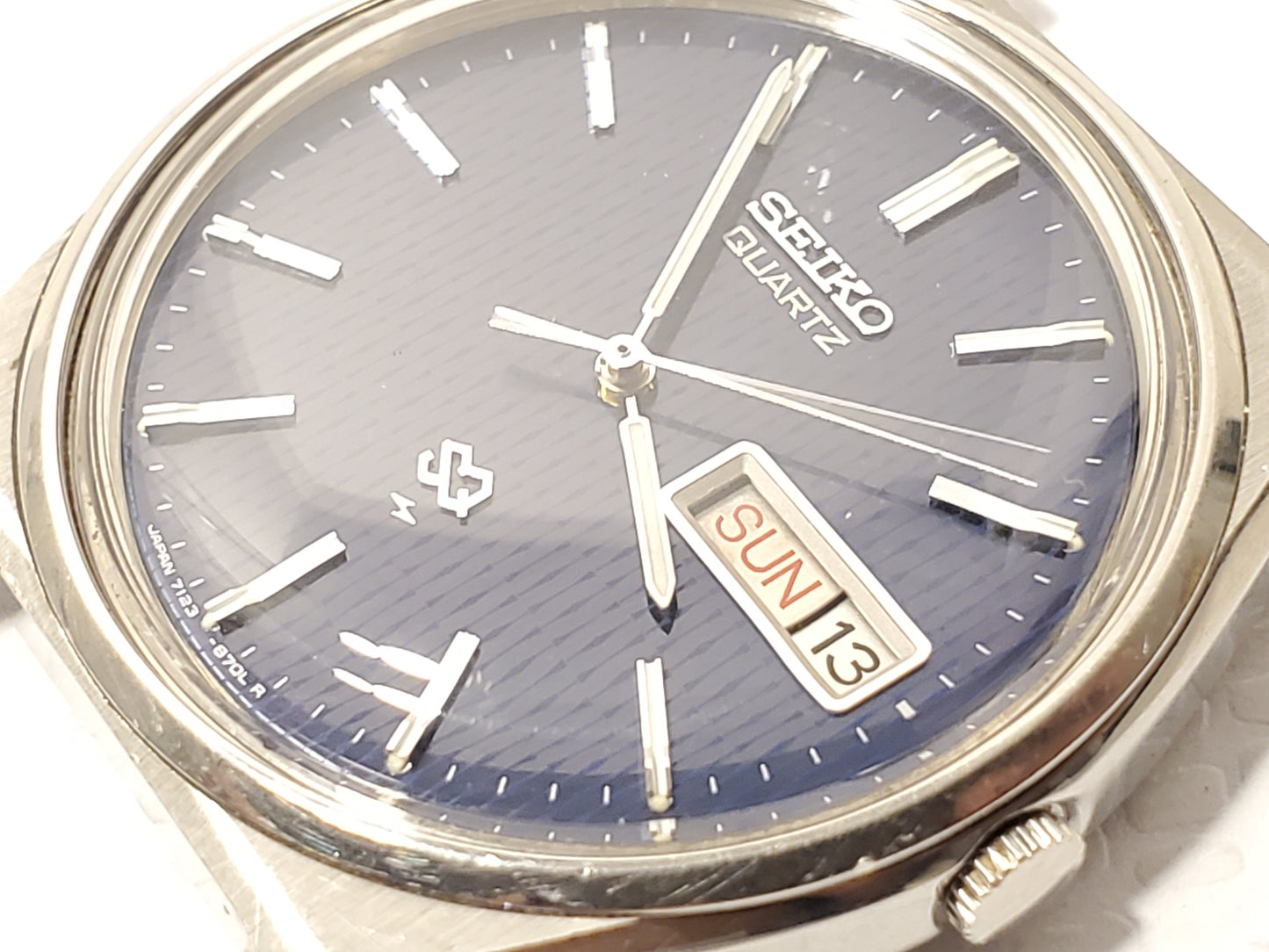 Vintage Seiko SQ Mens Blue Dial Day Date Quartz Watch Two Jewels Stainless Steel