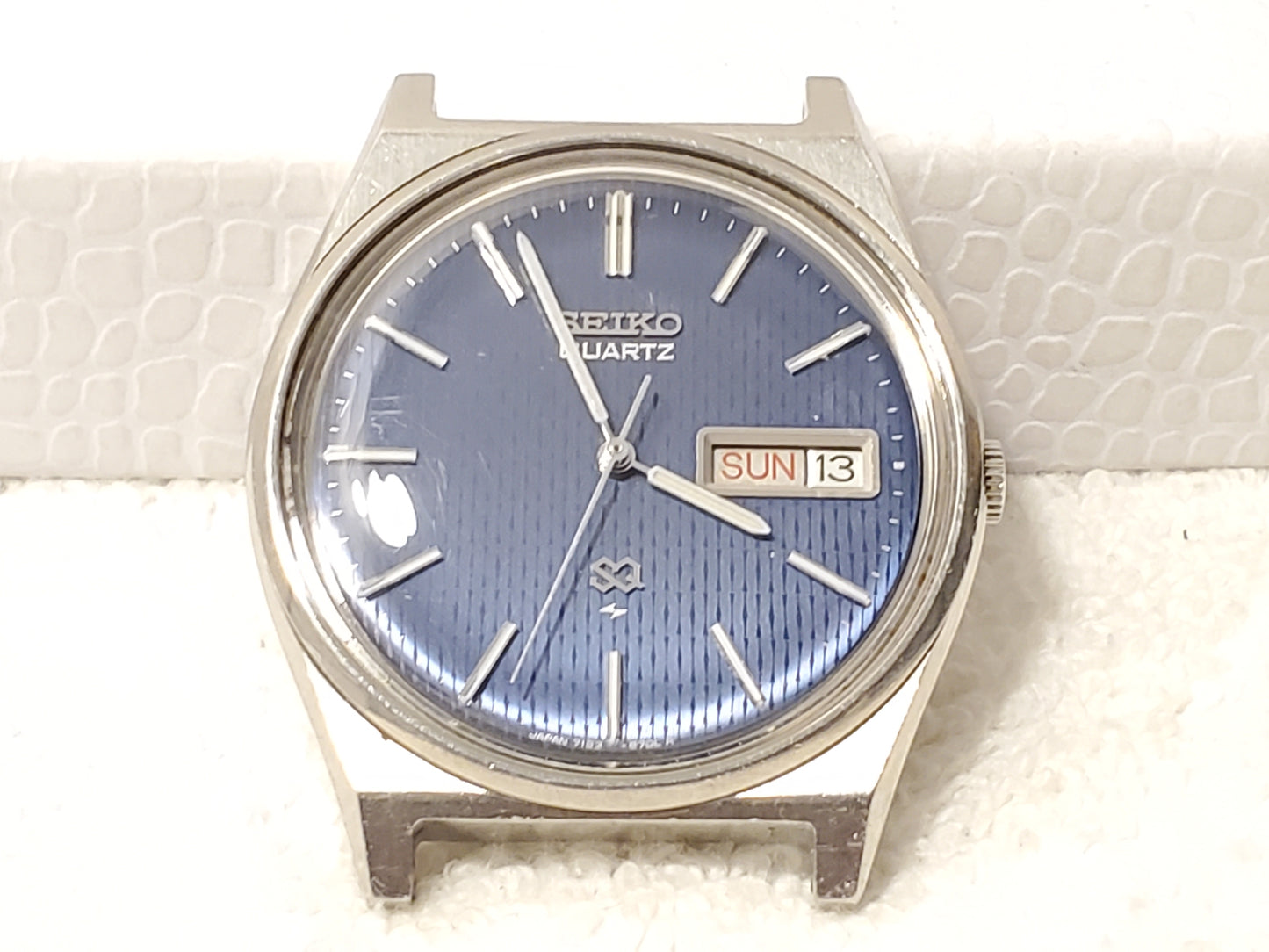 Vintage Seiko SQ Mens Blue Dial Day Date Quartz Watch Two Jewels Stainless Steel