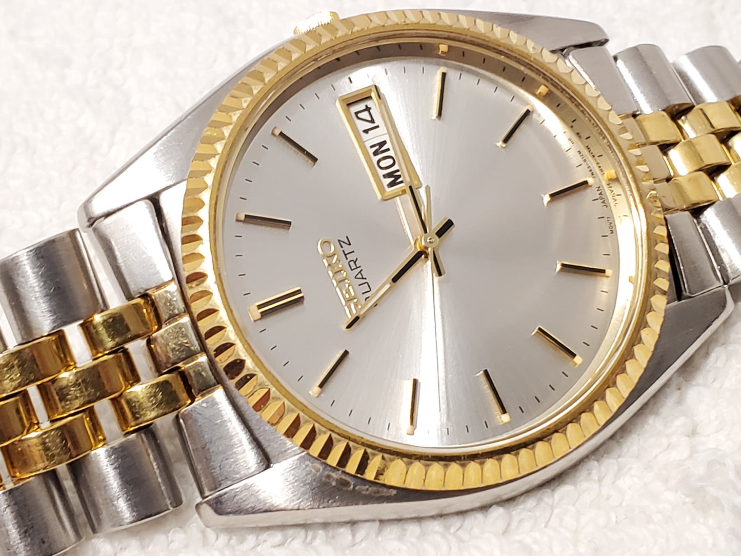 Vintage Seiko Men's Presidential Day Date Quartz Watch Gold Tone Stainless Steel