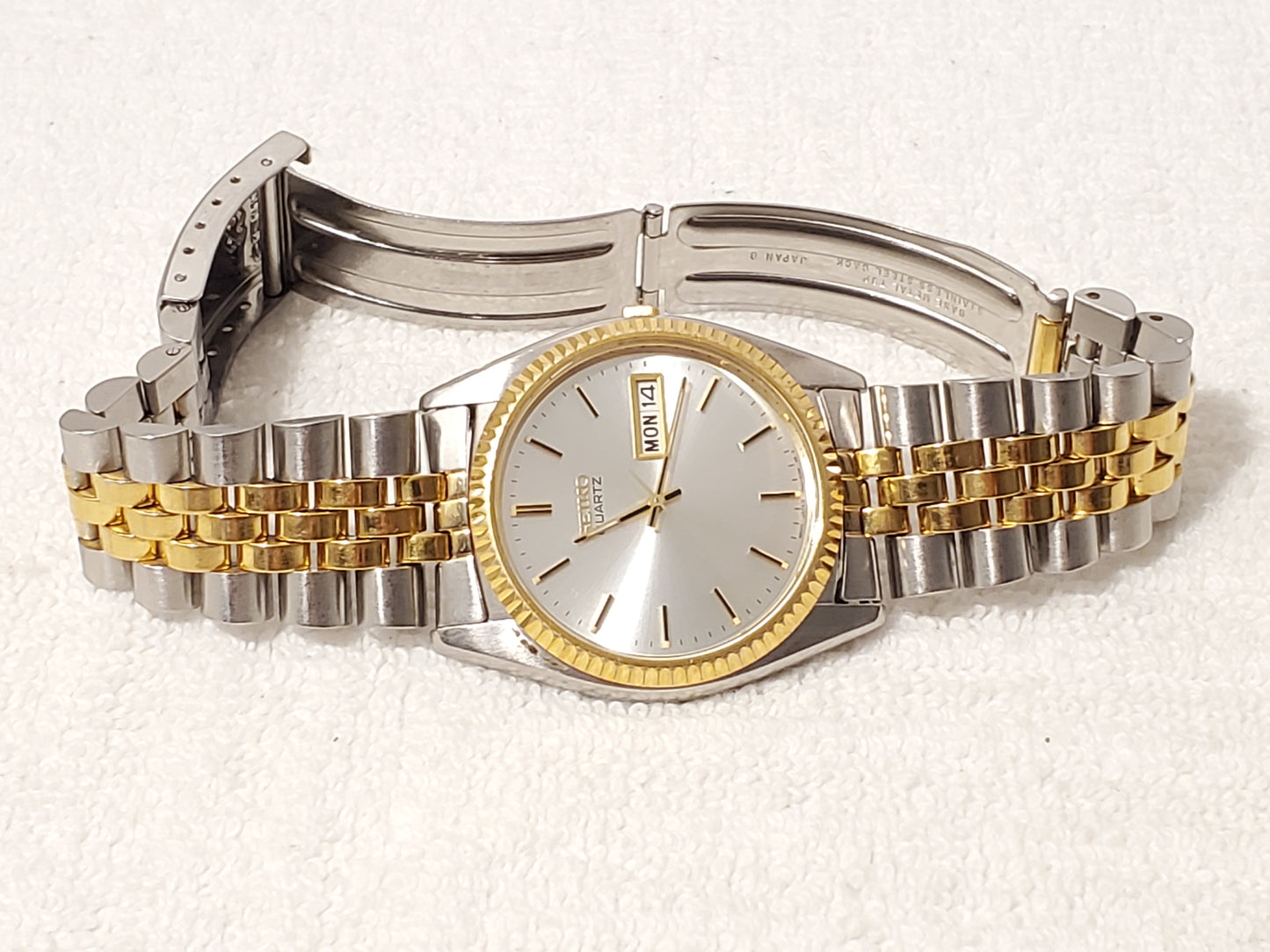 Vintage Seiko Men's Presidential Day Date Quartz Watch Gold Tone Stainless Steel