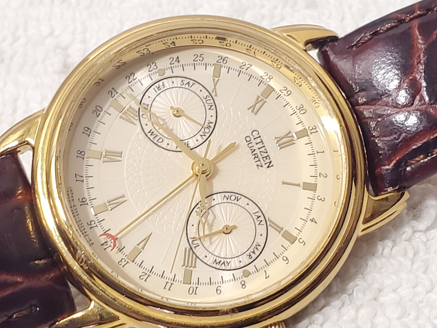 Vintage Citizen Men's Day Date Month Gold Plated Quartz Watch Brown Leather Band