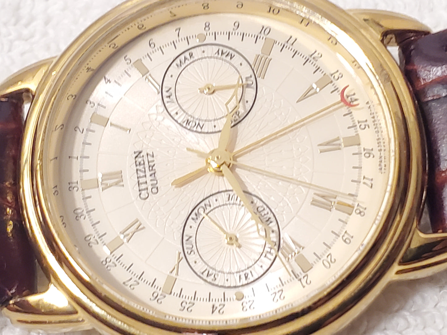Vintage Citizen Men's Day Date Month Gold Plated Quartz Watch Brown Leather Band