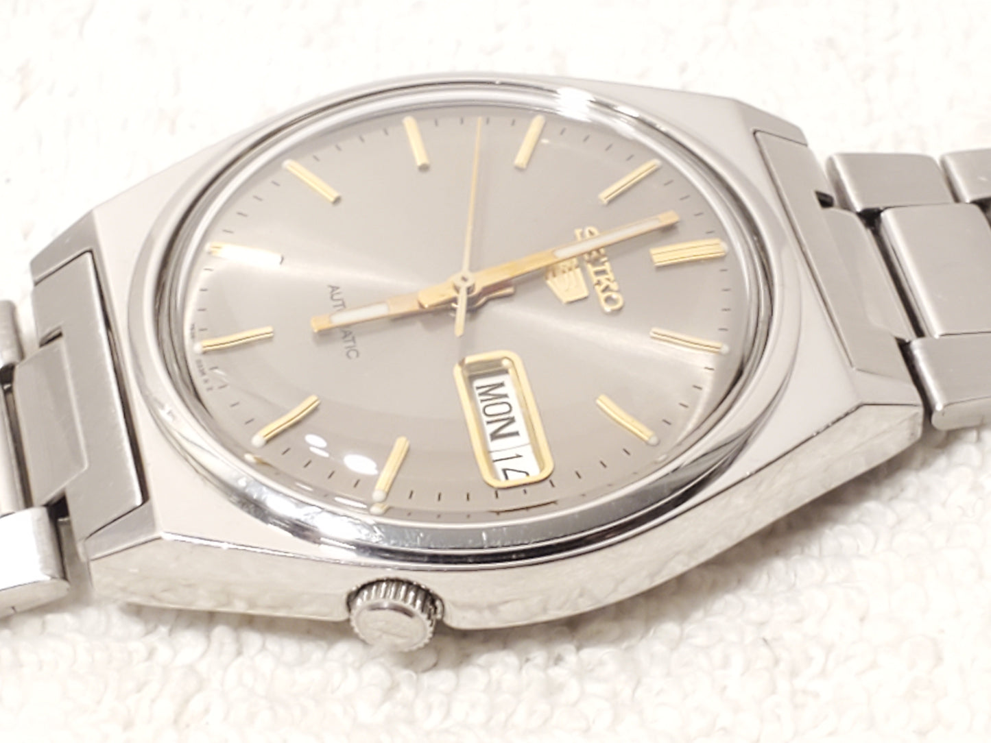 Vintage Seiko 5 Men Day Date Automatic Watch 21 Jewels Stainless Steel Gray Dial