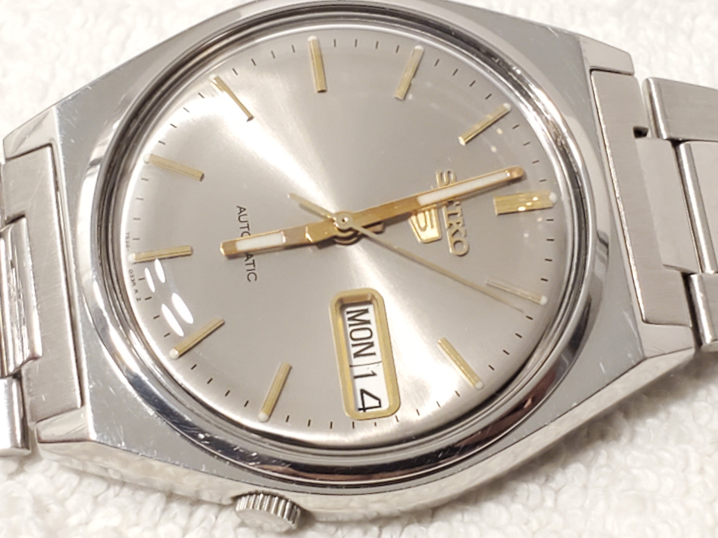 Vintage Seiko 5 Men Day Date Automatic Watch 21 Jewels Stainless Steel Gray Dial