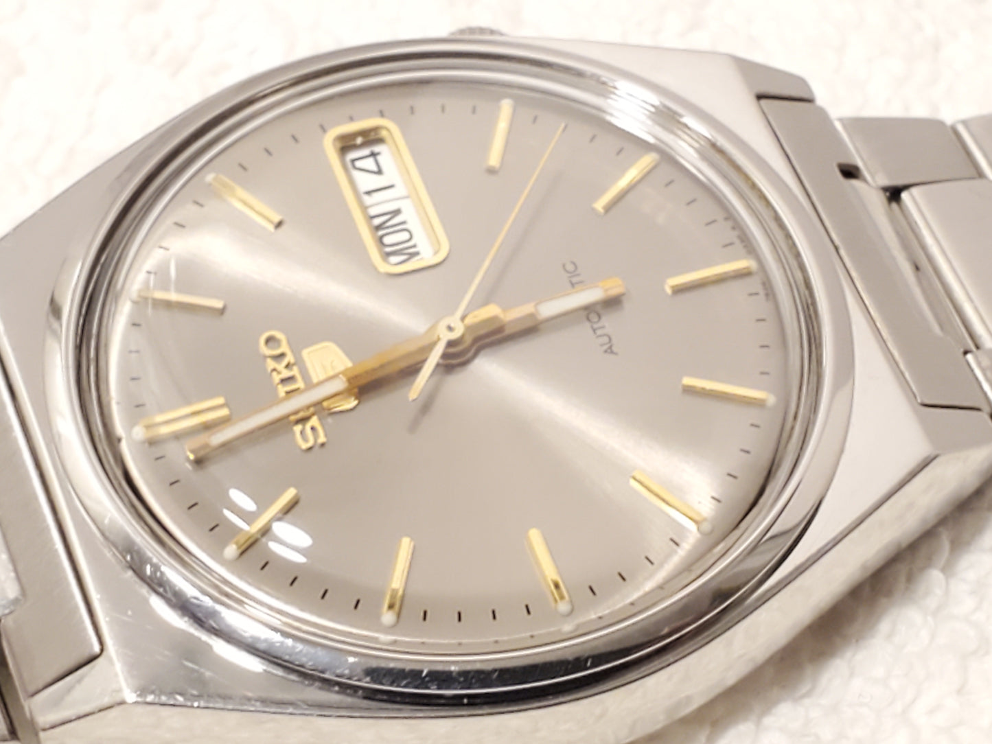 Vintage Seiko 5 Men Day Date Automatic Watch 21 Jewels Stainless Steel Gray Dial
