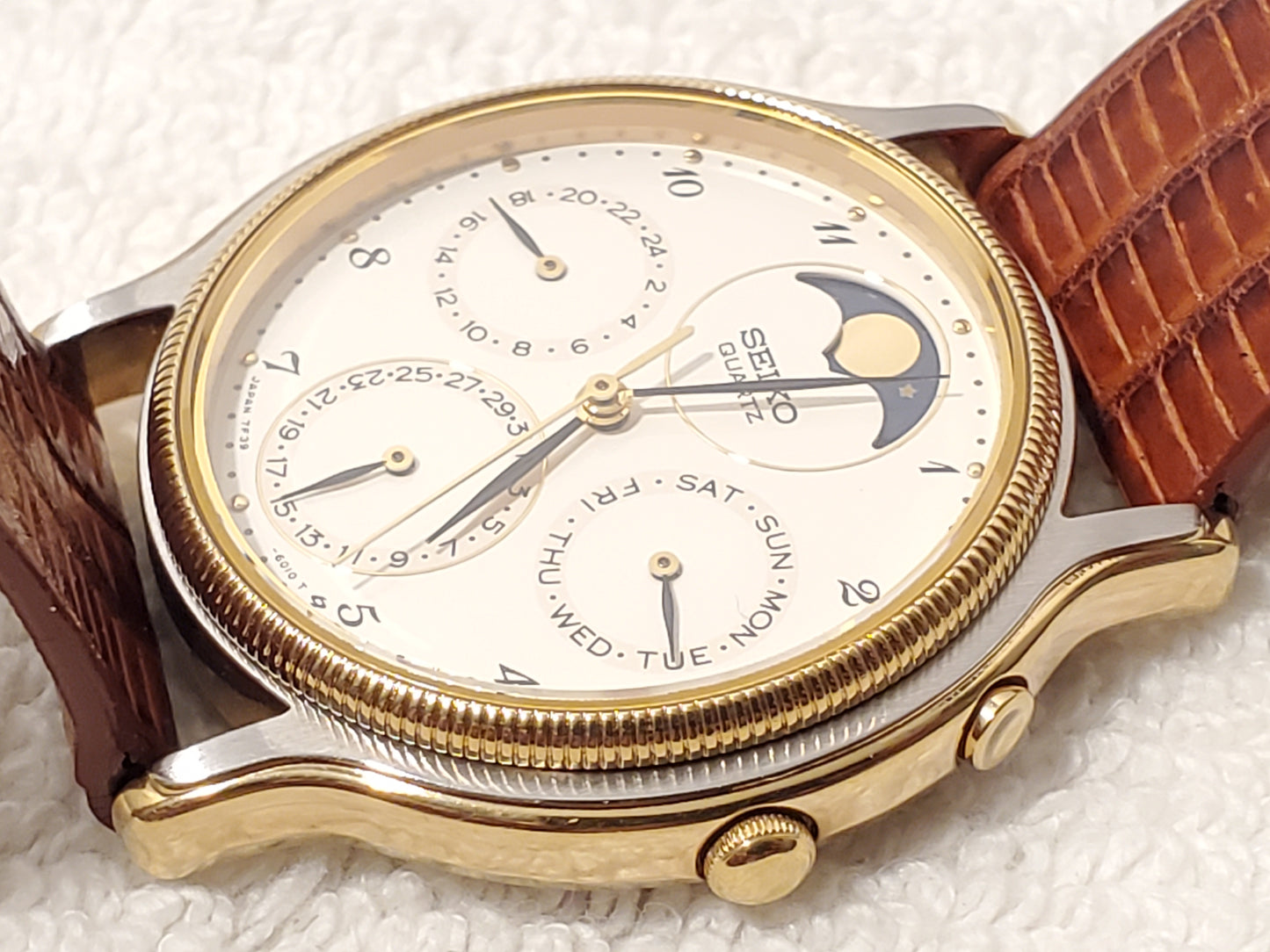 Vintage Seiko Men's Moon Phase Day Date Watch Gold Tone White Dial Three Jewels