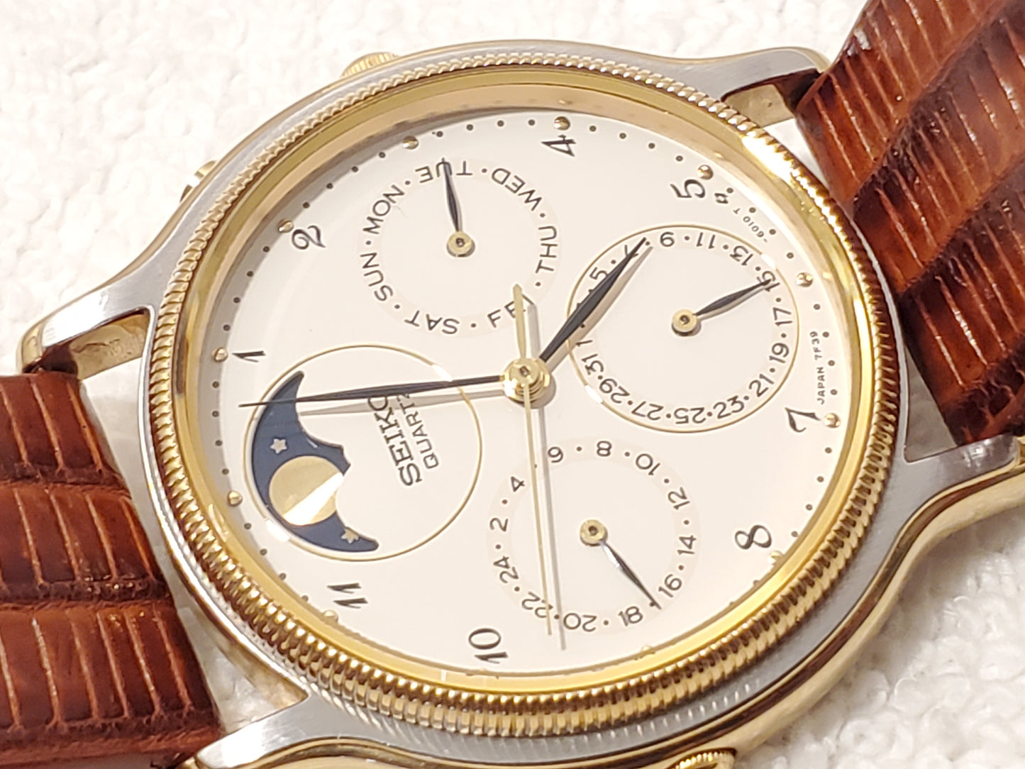 Vintage Seiko Men's Moon Phase Day Date Watch Gold Tone White Dial Three Jewels