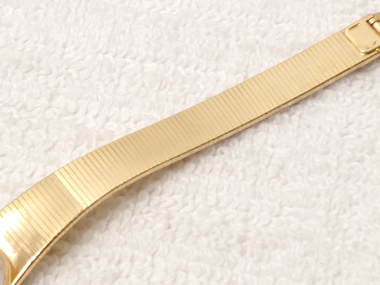 Vintage Elgin Diamond Quartz Women's Gold Tone Black Dial Watch Bowtie Bracelet