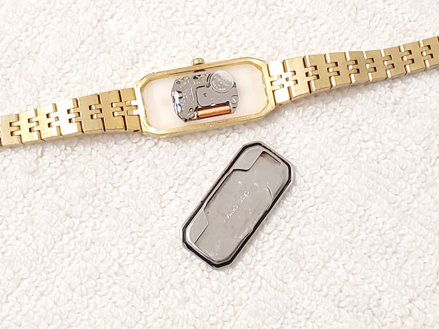Vintage Citizen Women's Tank Quartz Watch Gold Plated Stainless Steel Base Metal