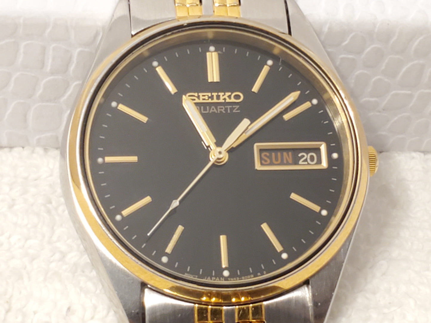 Vintage Seiko Men's Gold Tone Stainless Steel Day Date Quartz Watch Black Dial