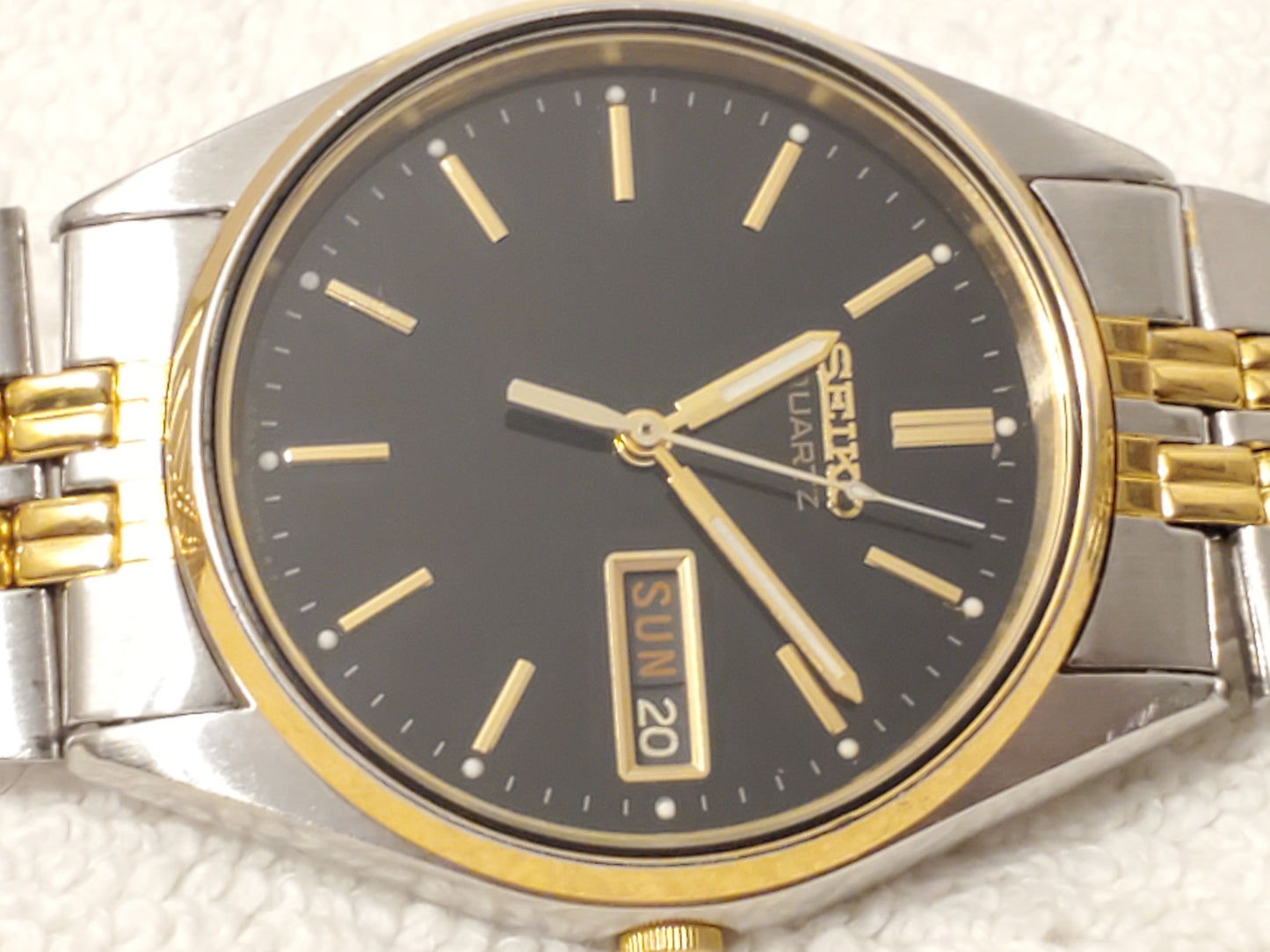 Vintage Seiko Men's Gold Tone Stainless Steel Day Date Quartz Watch Black Dial