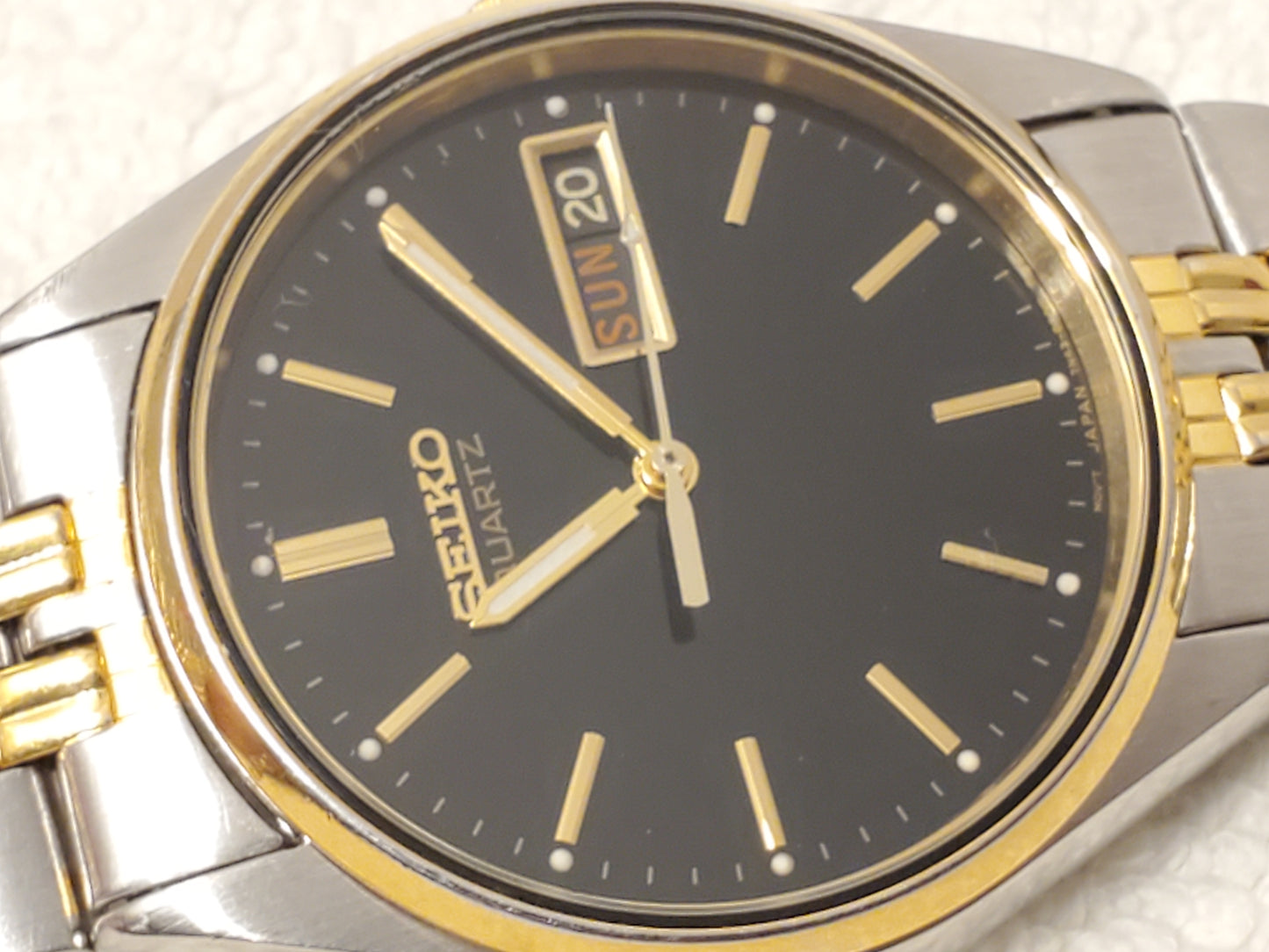 Vintage Seiko Men's Gold Tone Stainless Steel Day Date Quartz Watch Black Dial